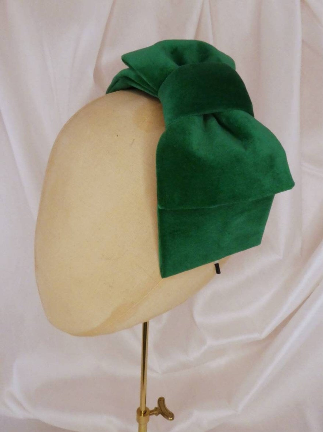 Emerald green velvet hair bow