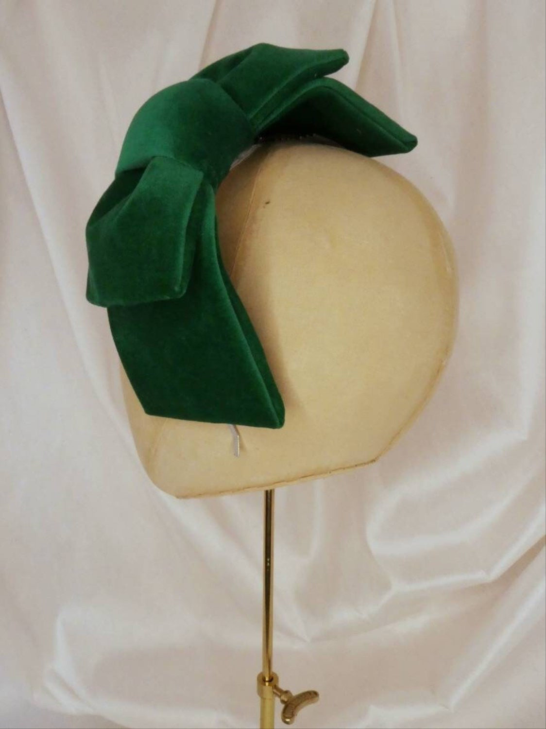 Emerald green velvet hair bow