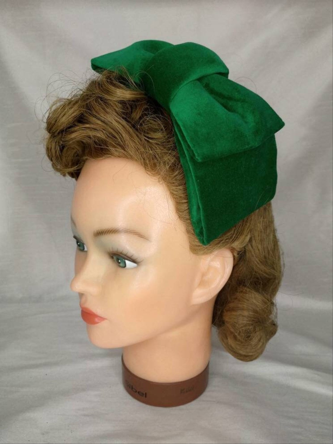 Emerald green velvet hair bow