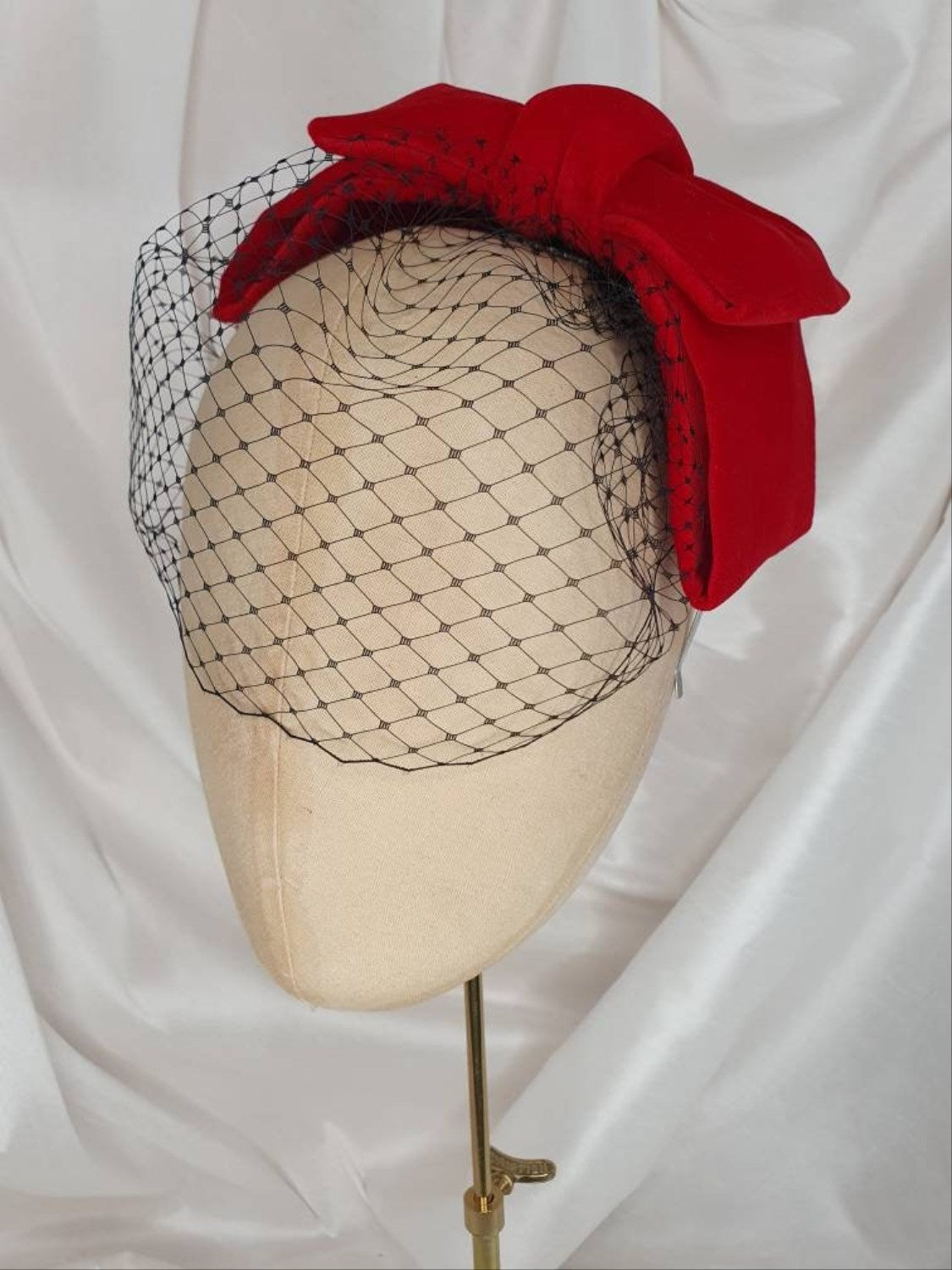 Veiled red velvet hair bow