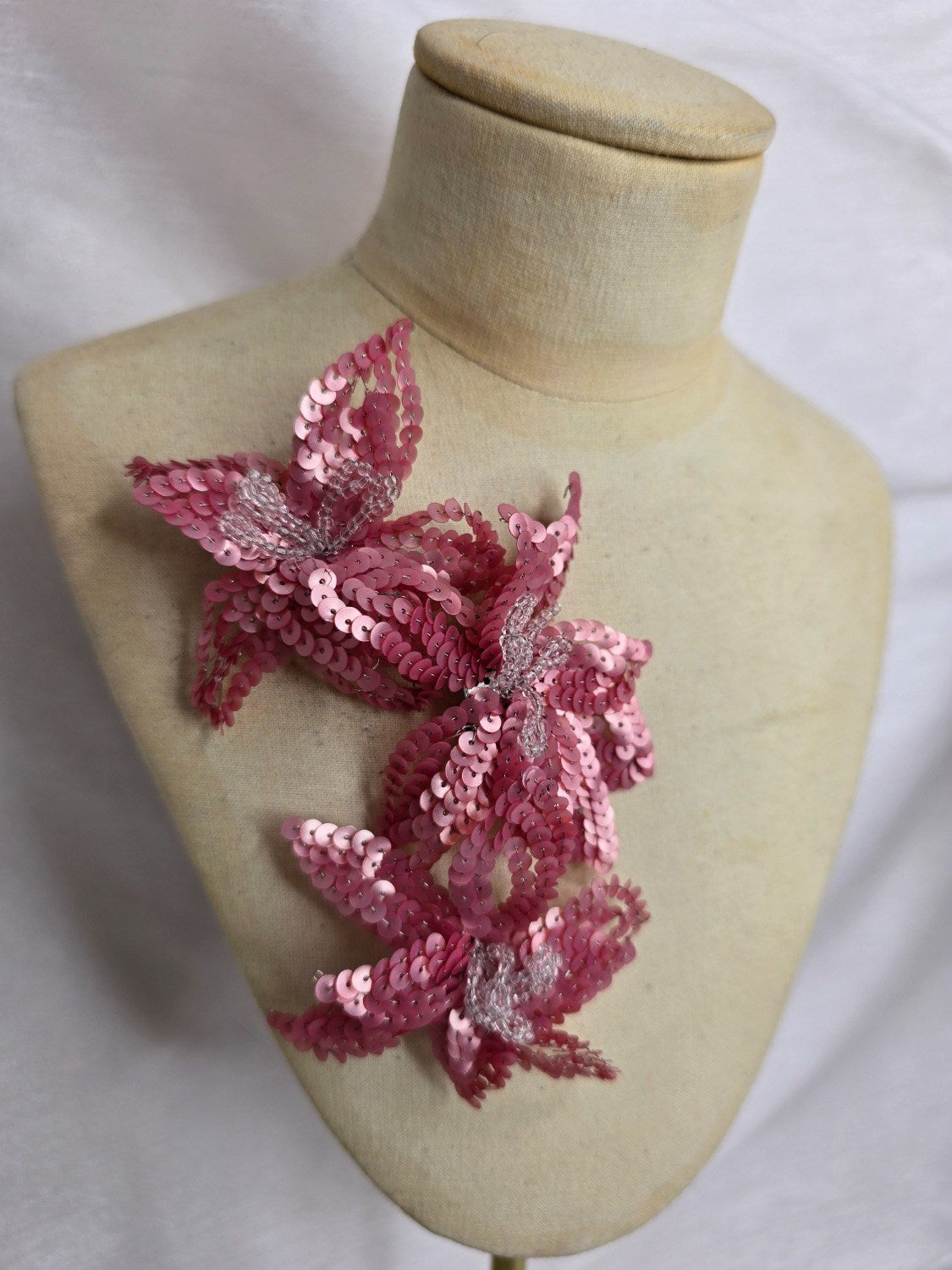 Small pink sequin flower brooch