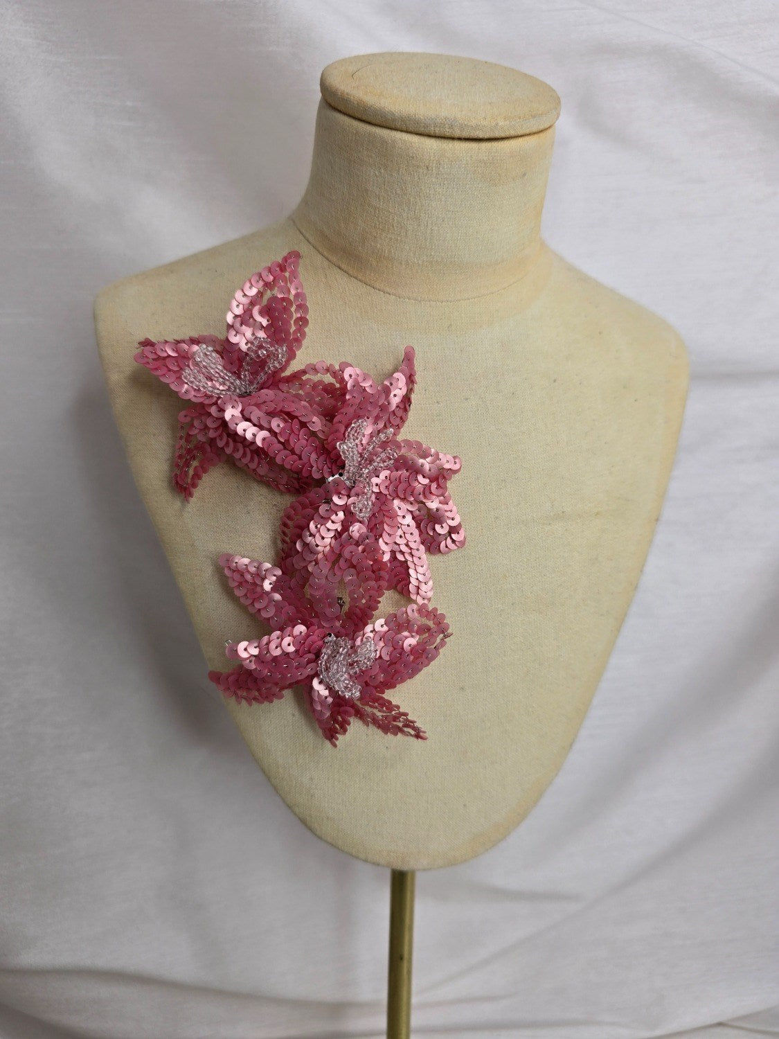 Small pink sequin flower brooch