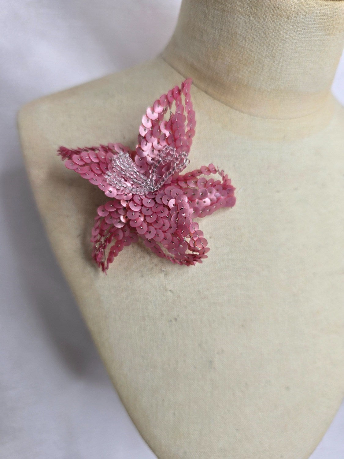 Small pink sequin flower brooch