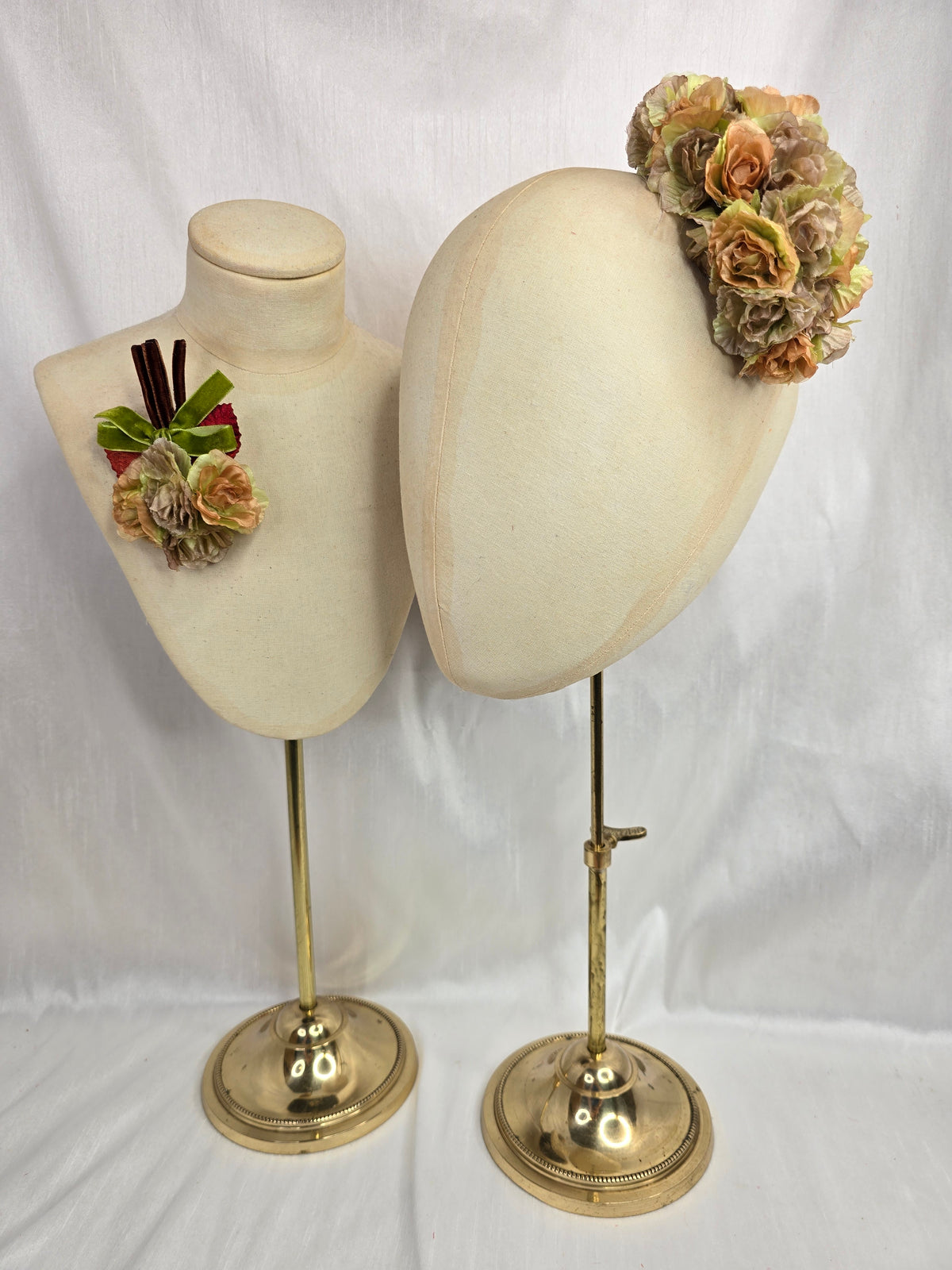 Small autumn green blossom corsage
