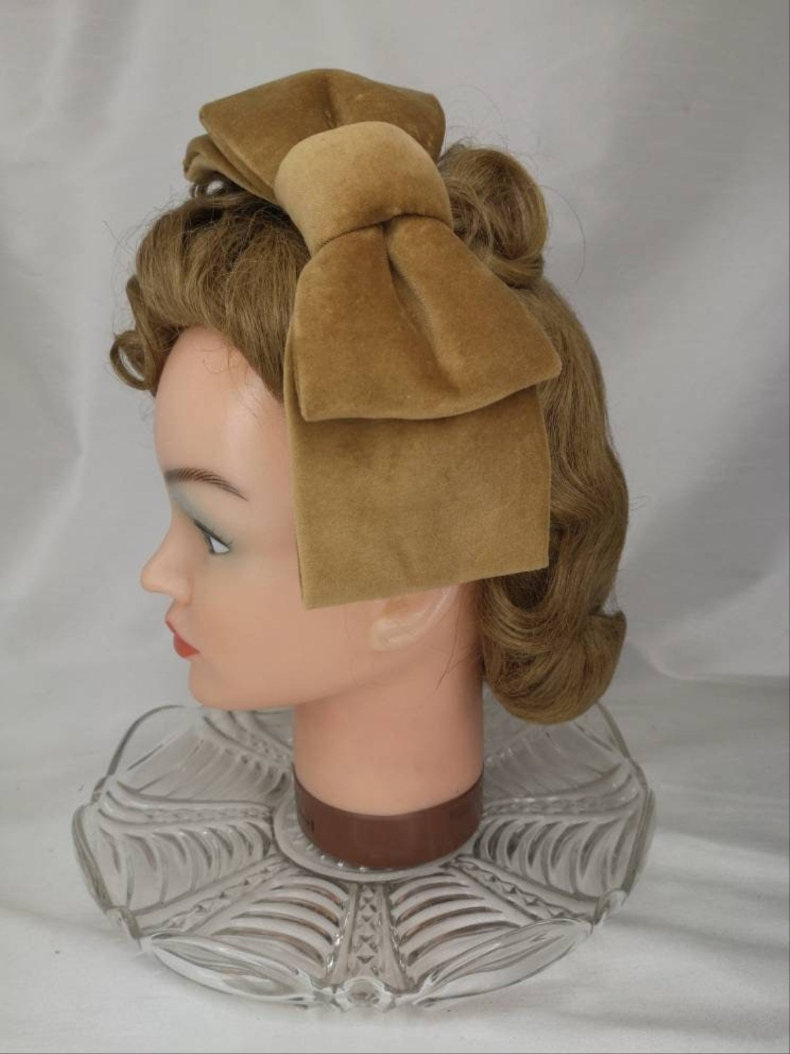 Tan velvet hair bow