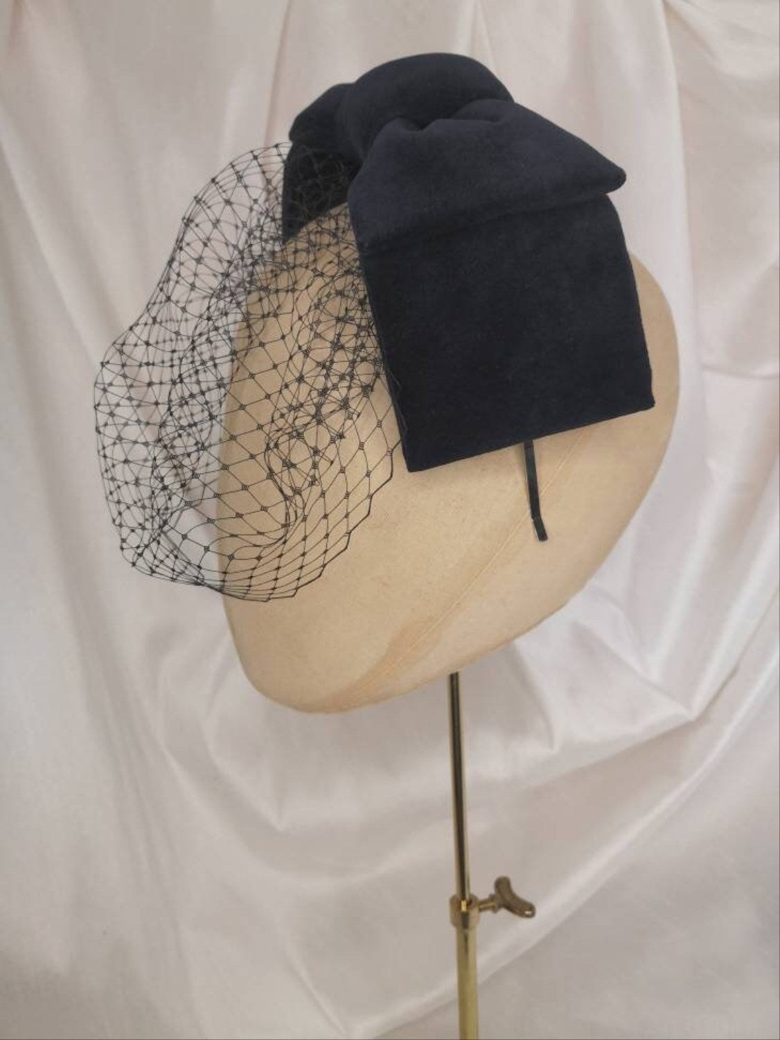 Veiled black velvet hair bow