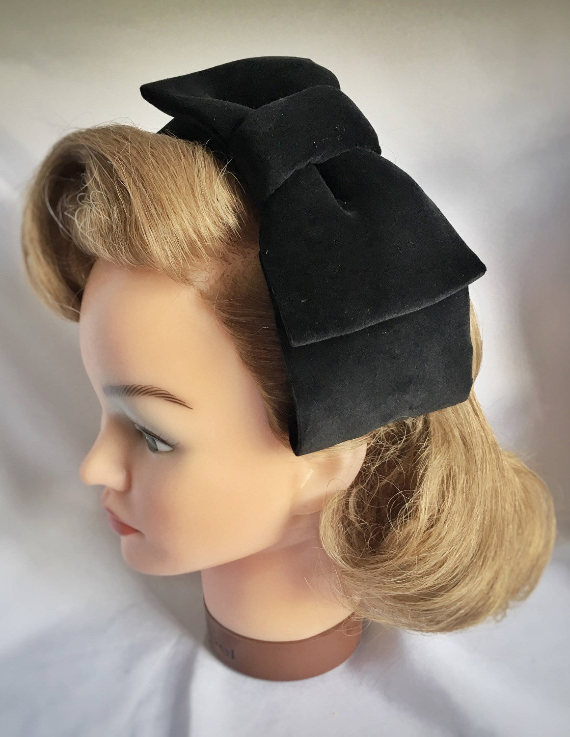 Black velvet hair bow