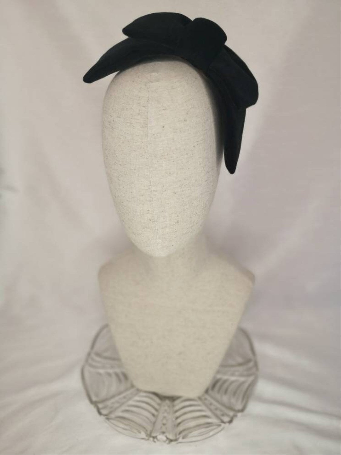 Black velvet hair bow