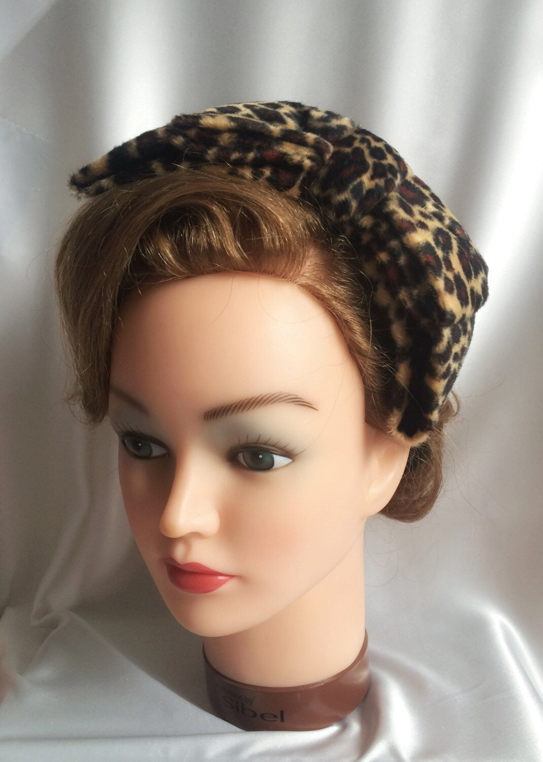 Leopard velvet hair bow