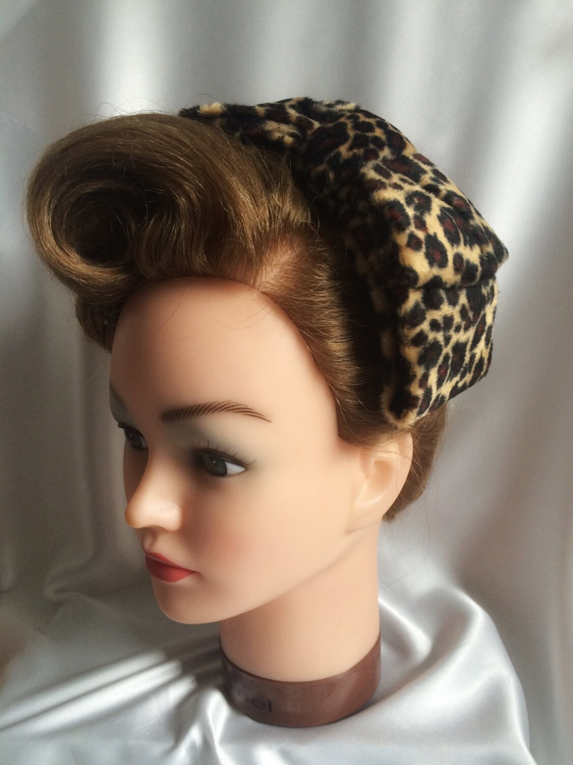 Leopard velvet hair bow