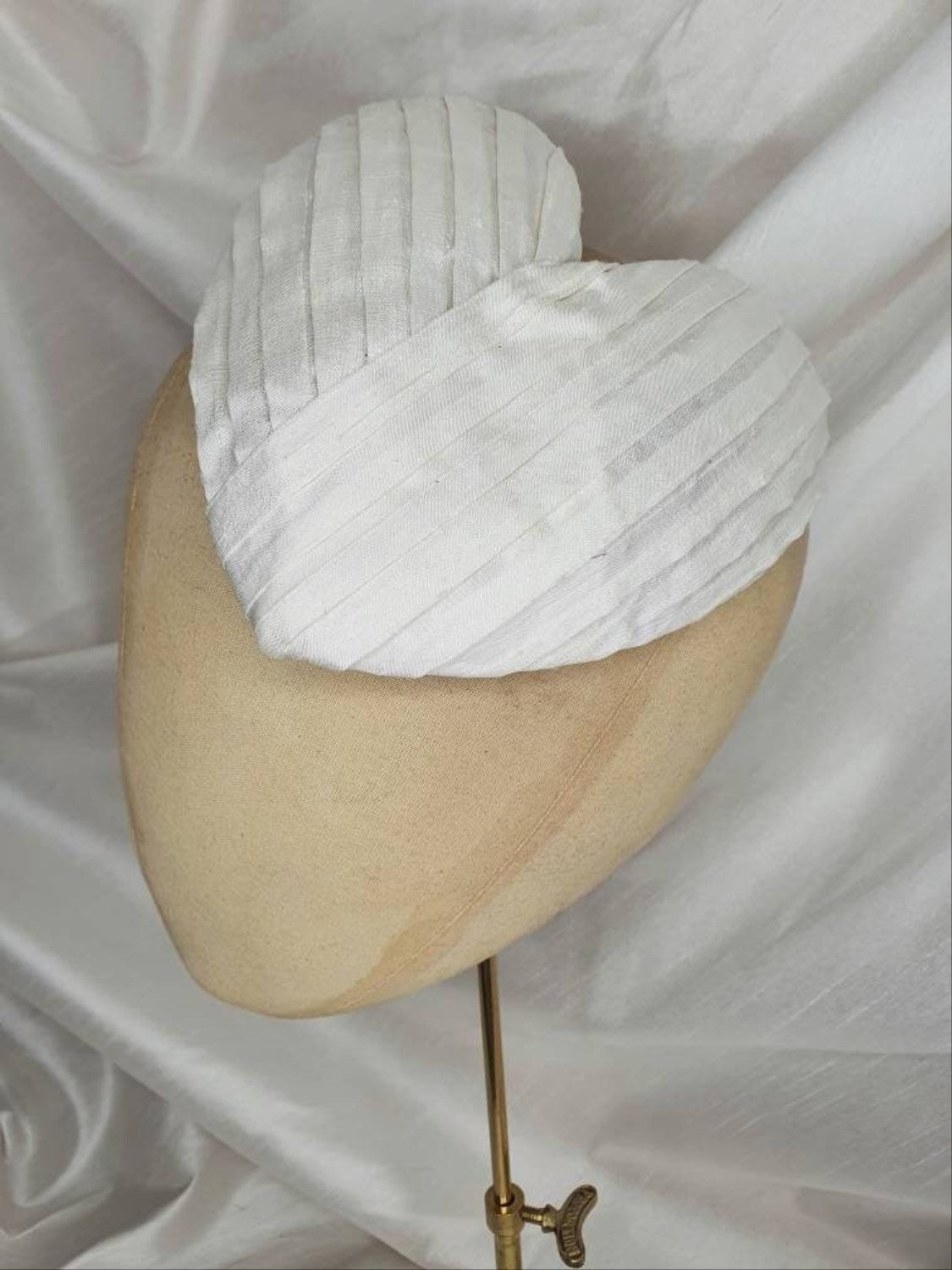 White heart fascinator with veil
