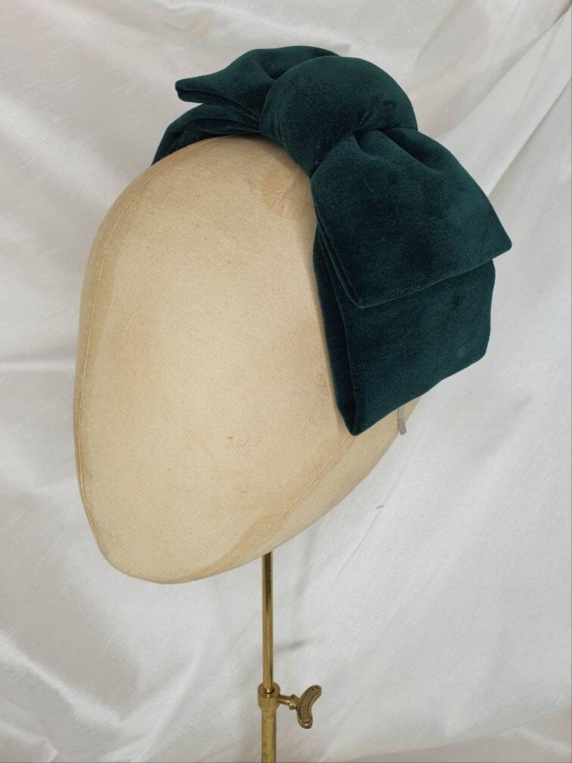 Green velvet hair bow