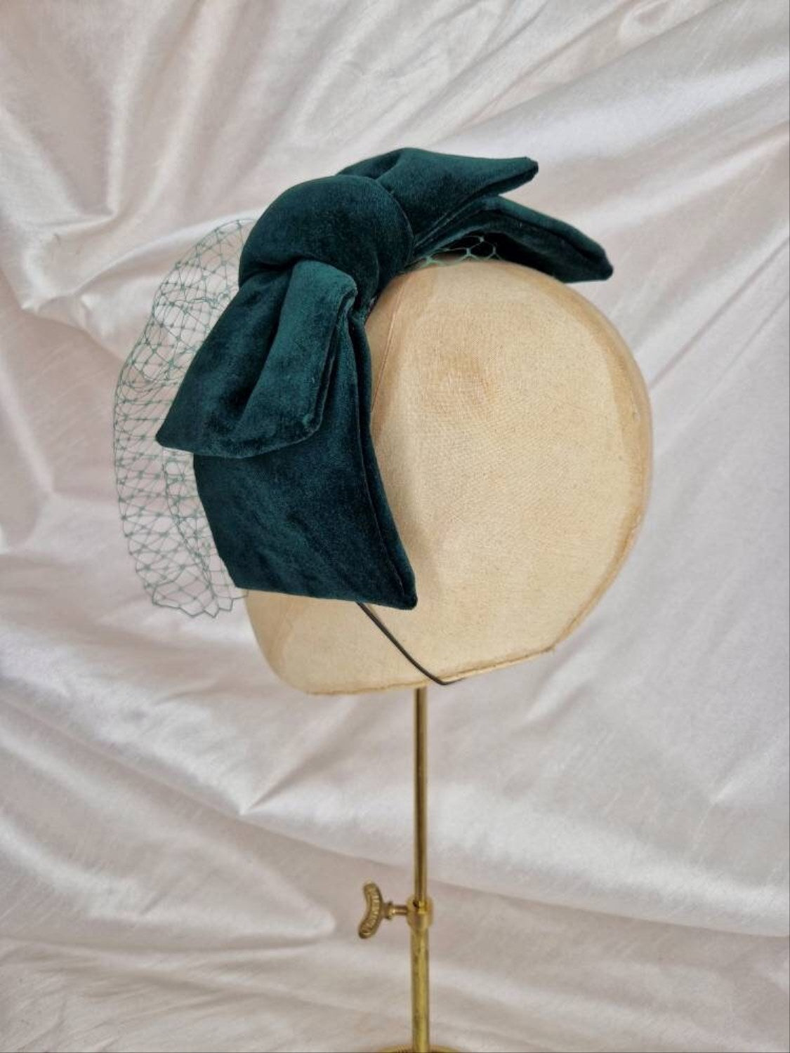 Veiled green velvet hair bow