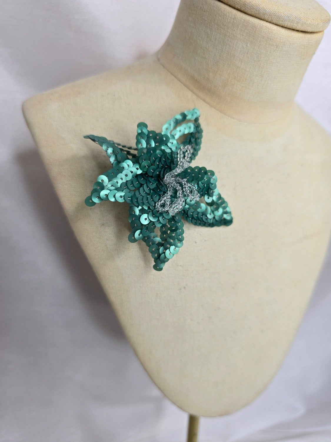 Small green sequin flower brooch