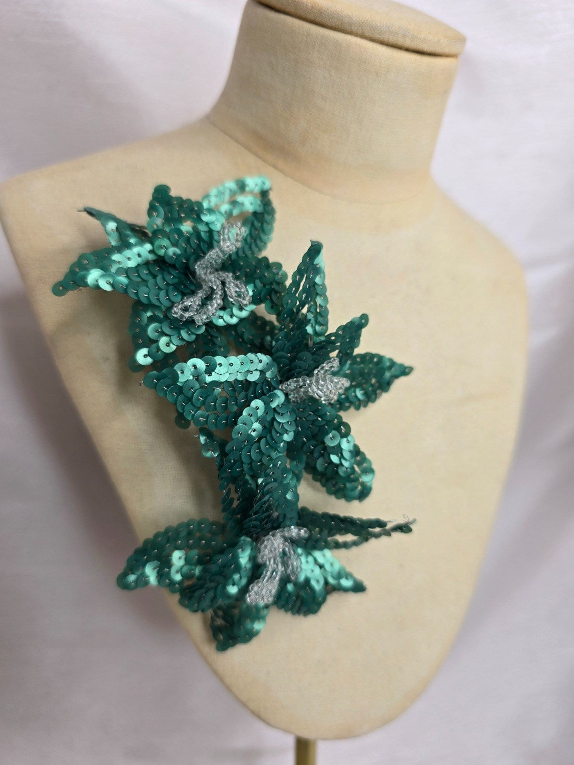 Small green sequin flower brooch
