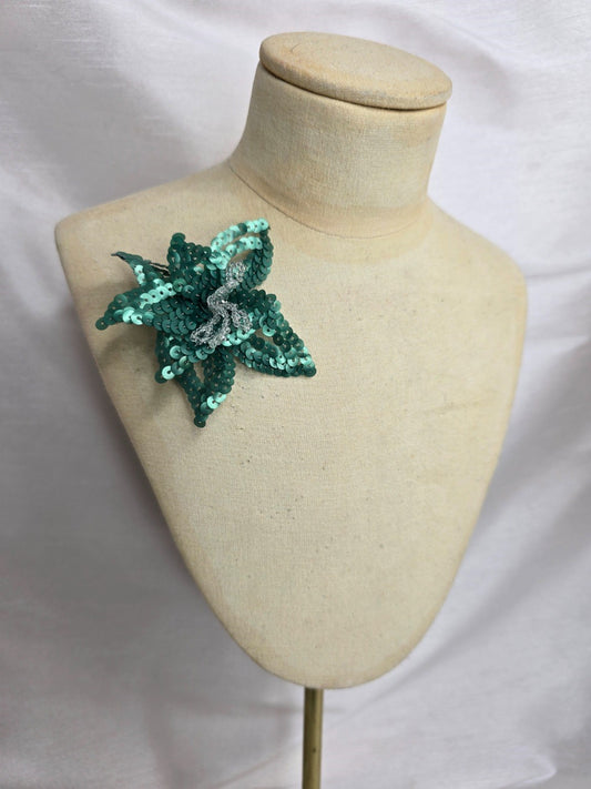 Small green sequin flower brooch
