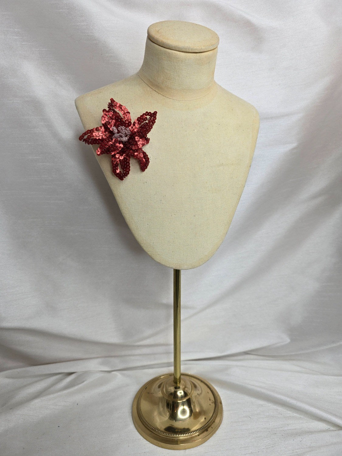 Small red sequin flower brooch