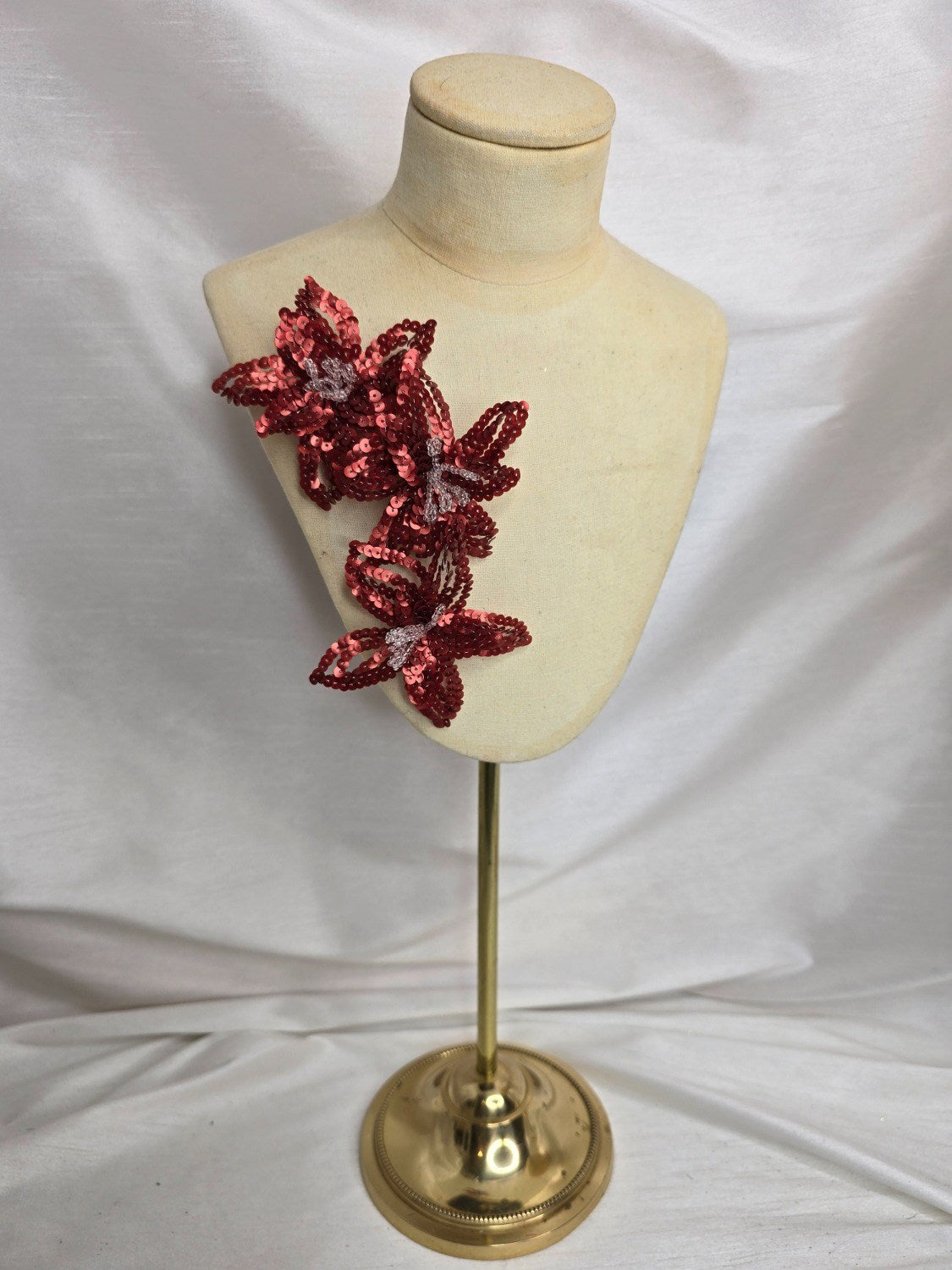 Small red sequin flower brooch