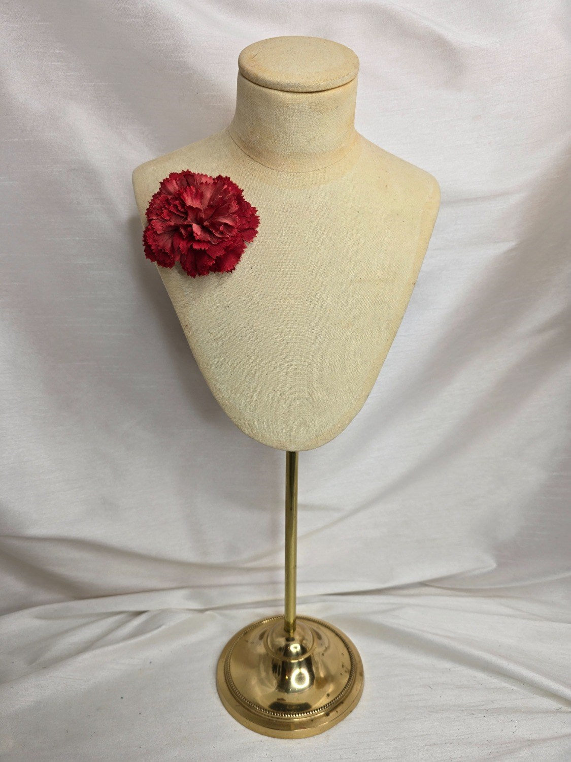 Classic mens red carnation buttonhole/bouttoniere
