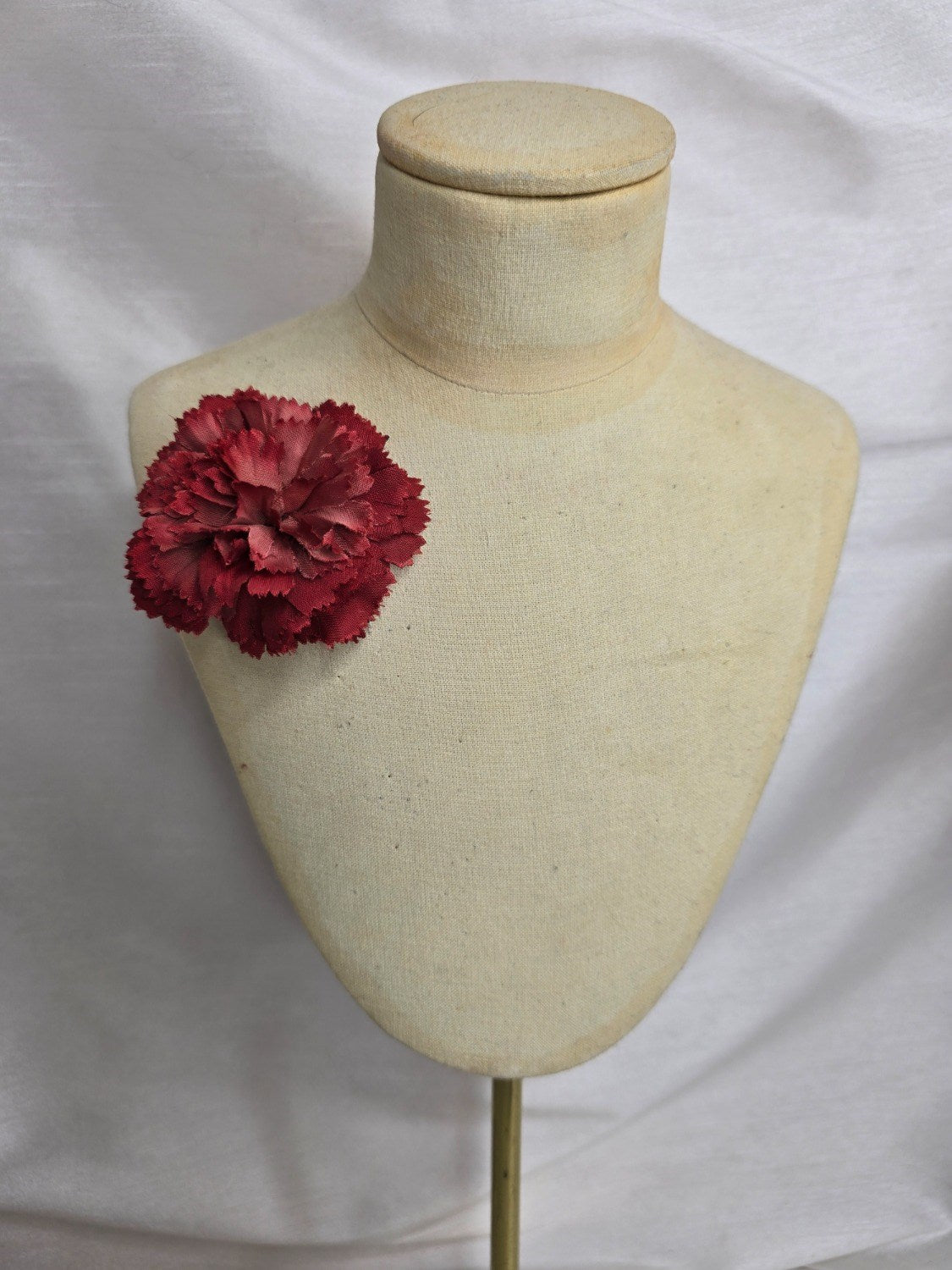 Classic mens red carnation buttonhole/bouttoniere
