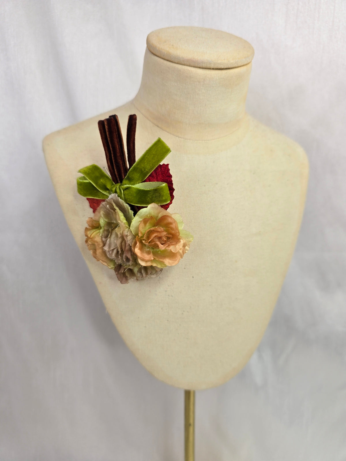 Small autumn green blossom corsage