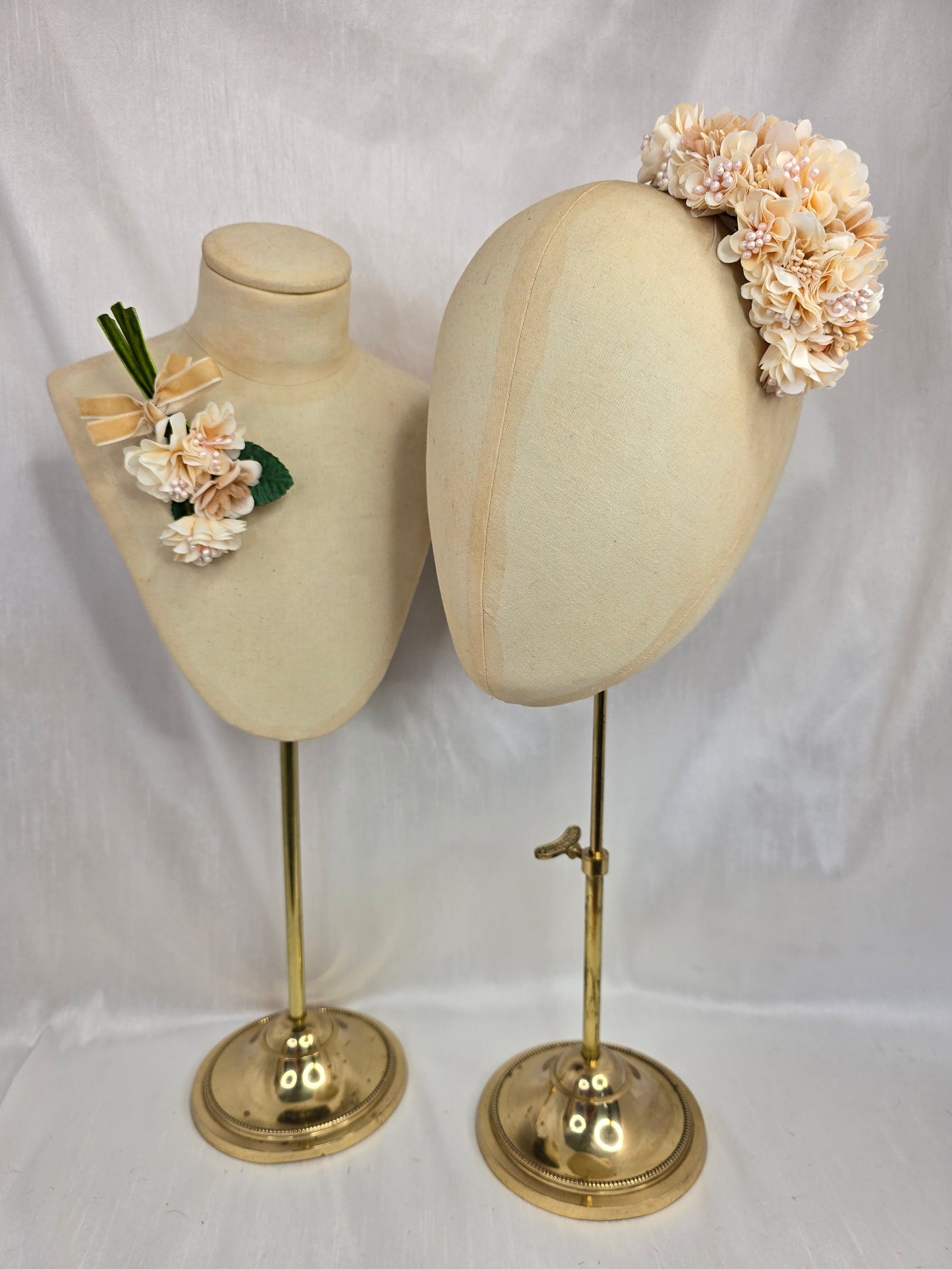 Medium cream blossom hair flower/corsage