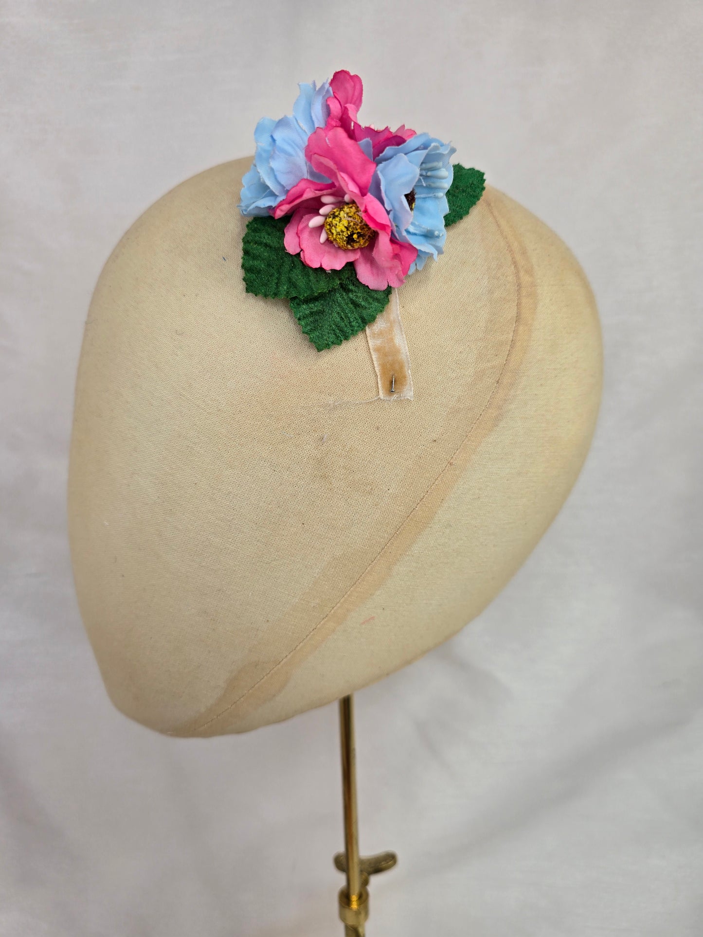 Pink and blue small hair flower