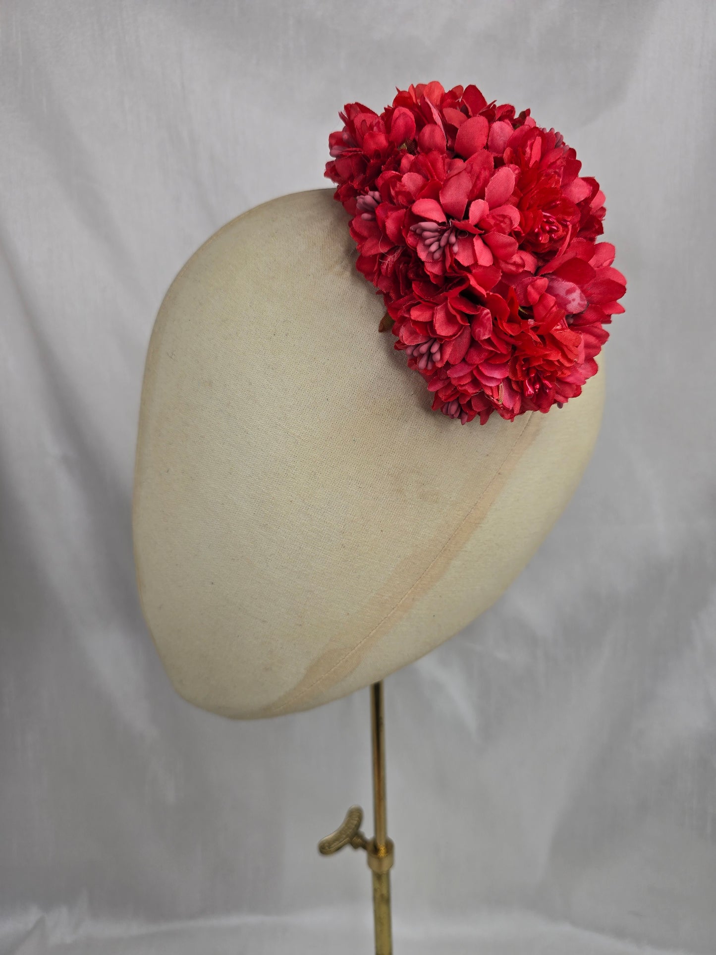 Medium red blossom hair flower/corsage