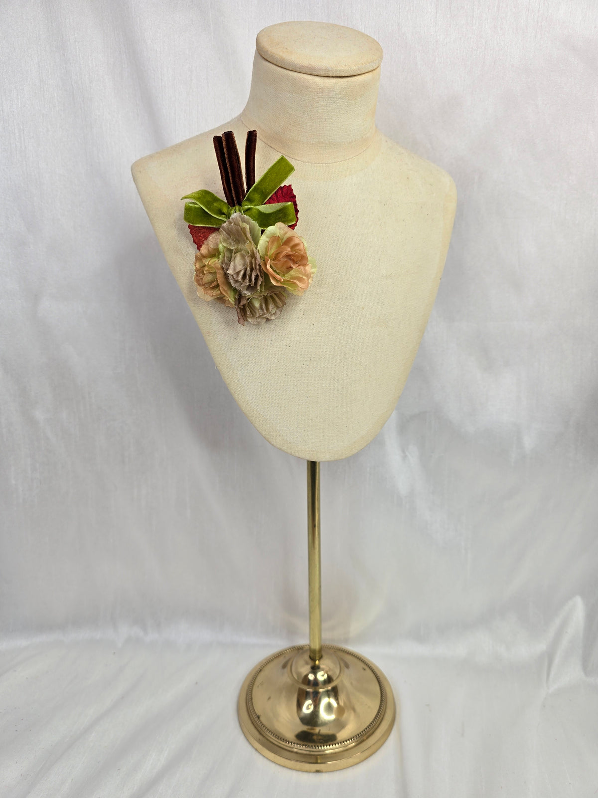 Small autumn green blossom corsage