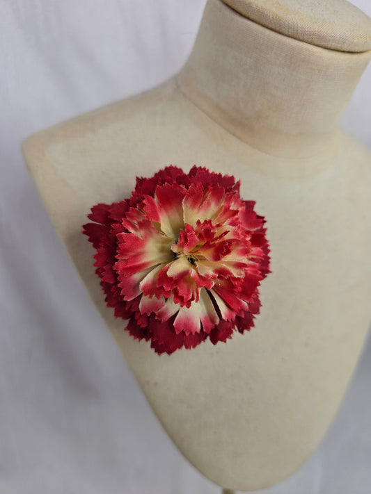 Classic mens red and pale yellow carnation buttonhole/bouttoniere