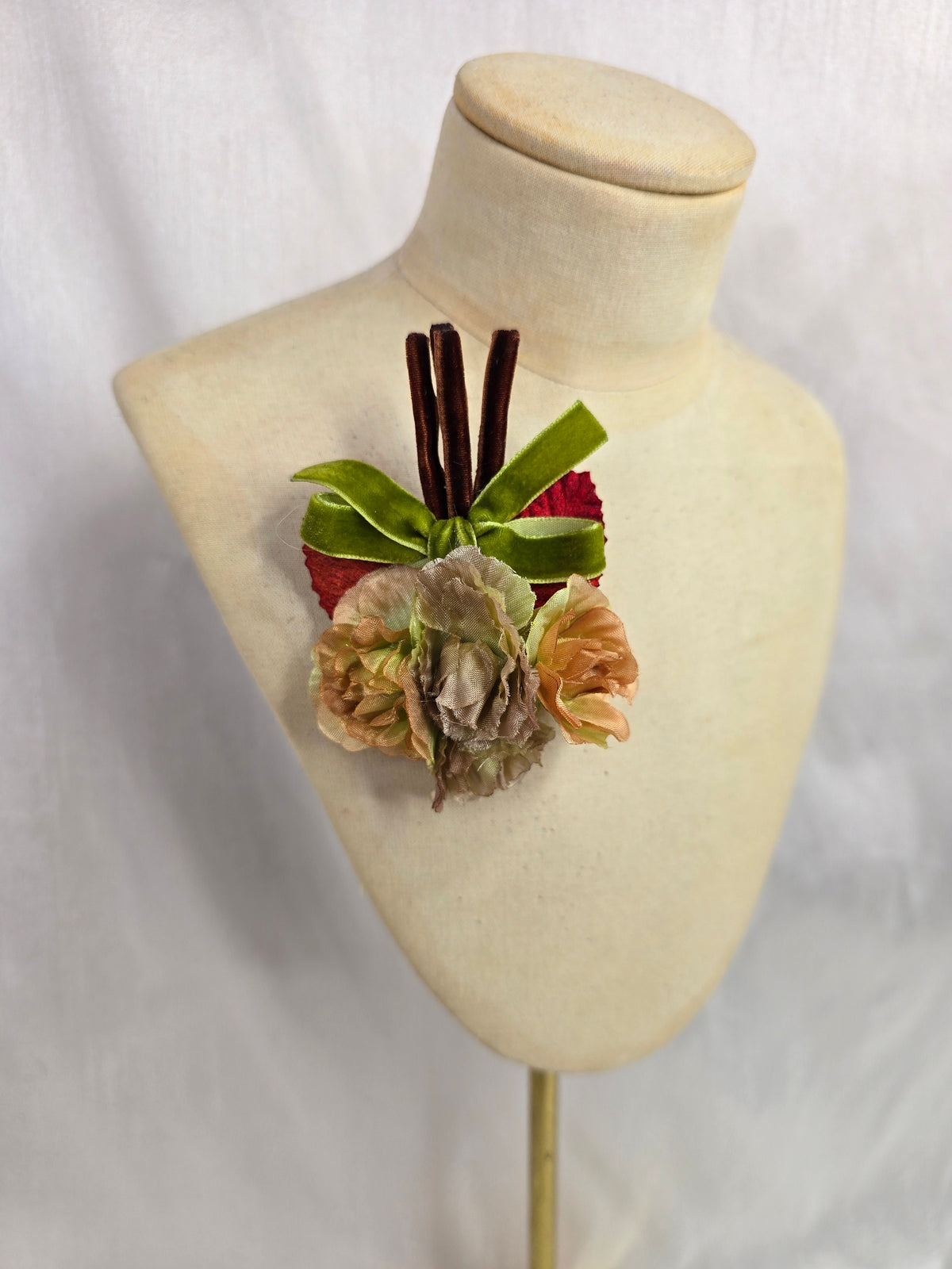 Small autumn green blossom corsage