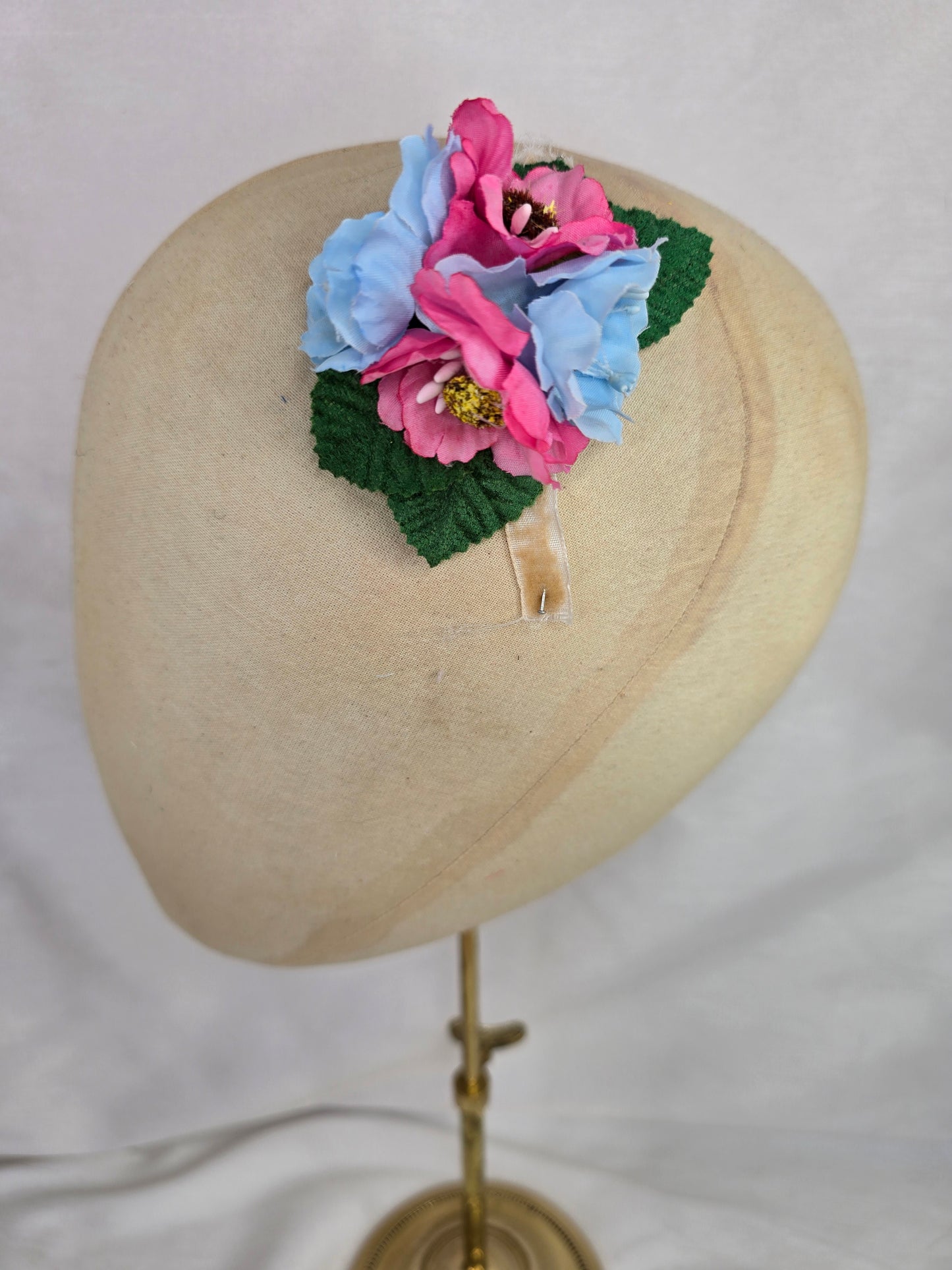 Pink and blue small hair flower