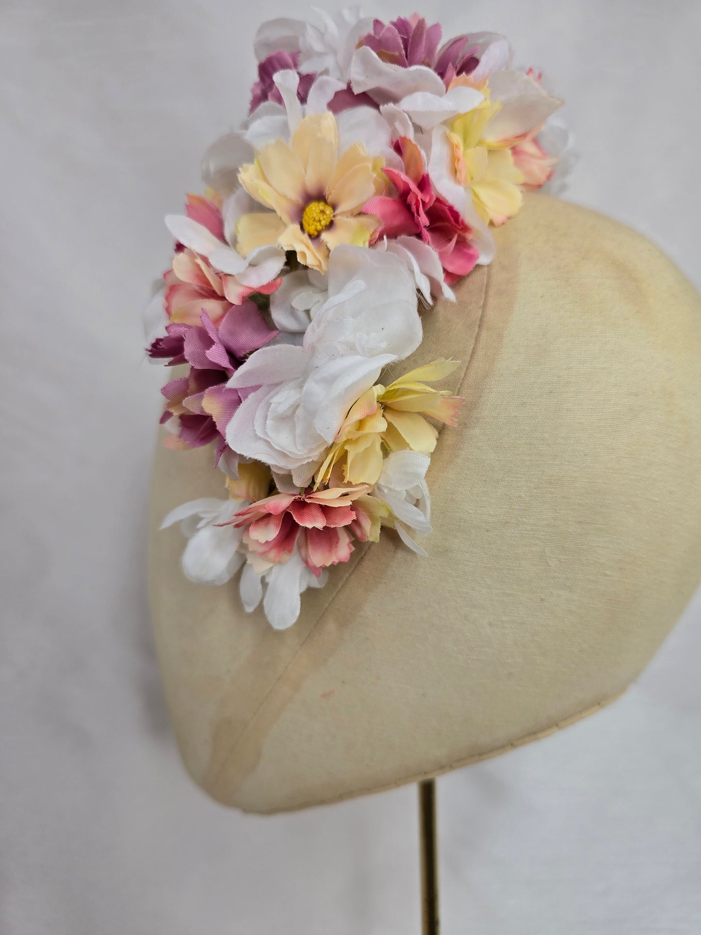 White, yellow and pink cascade hair flower
