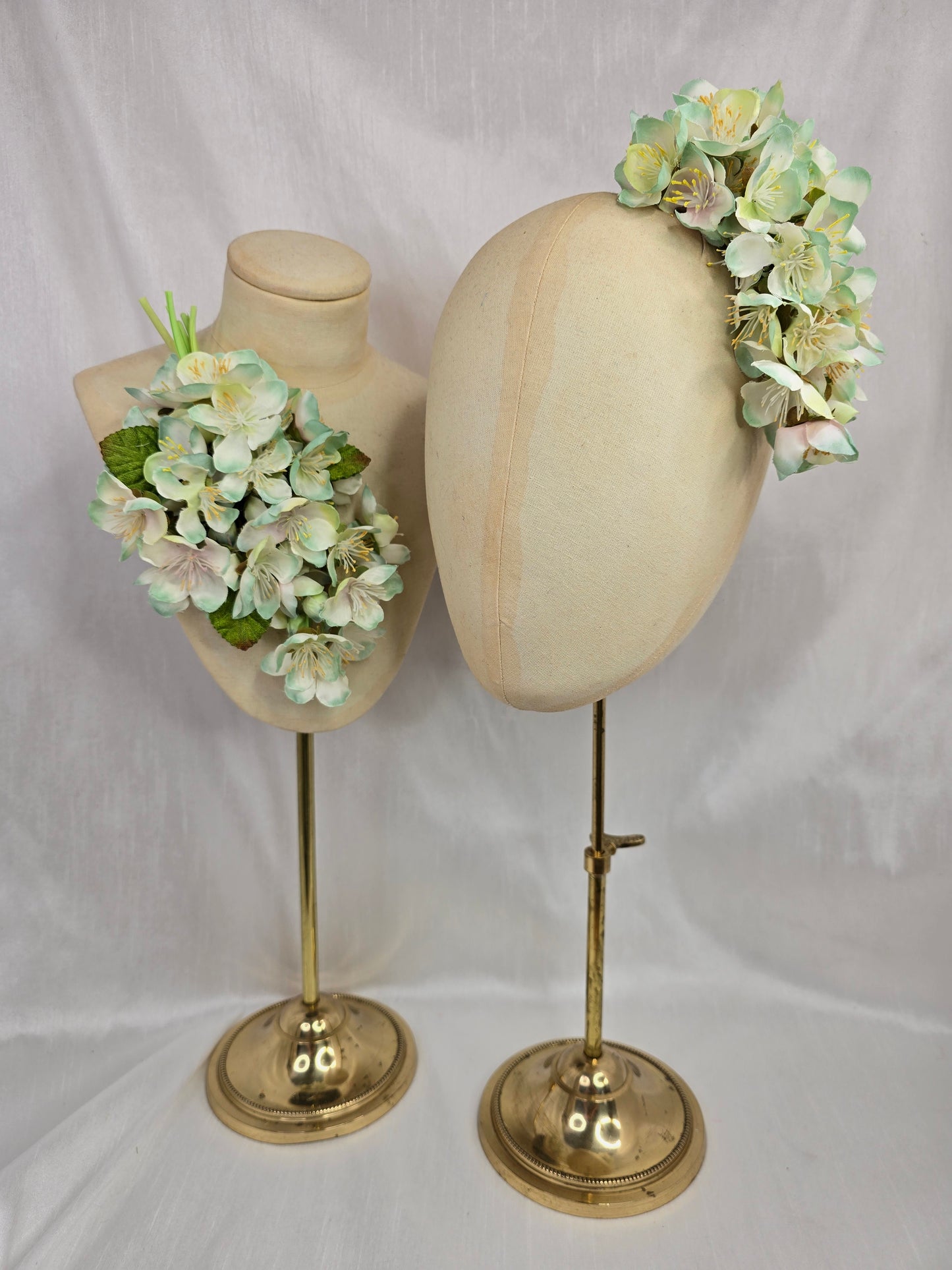 Large pale green cherry blossom hair flower