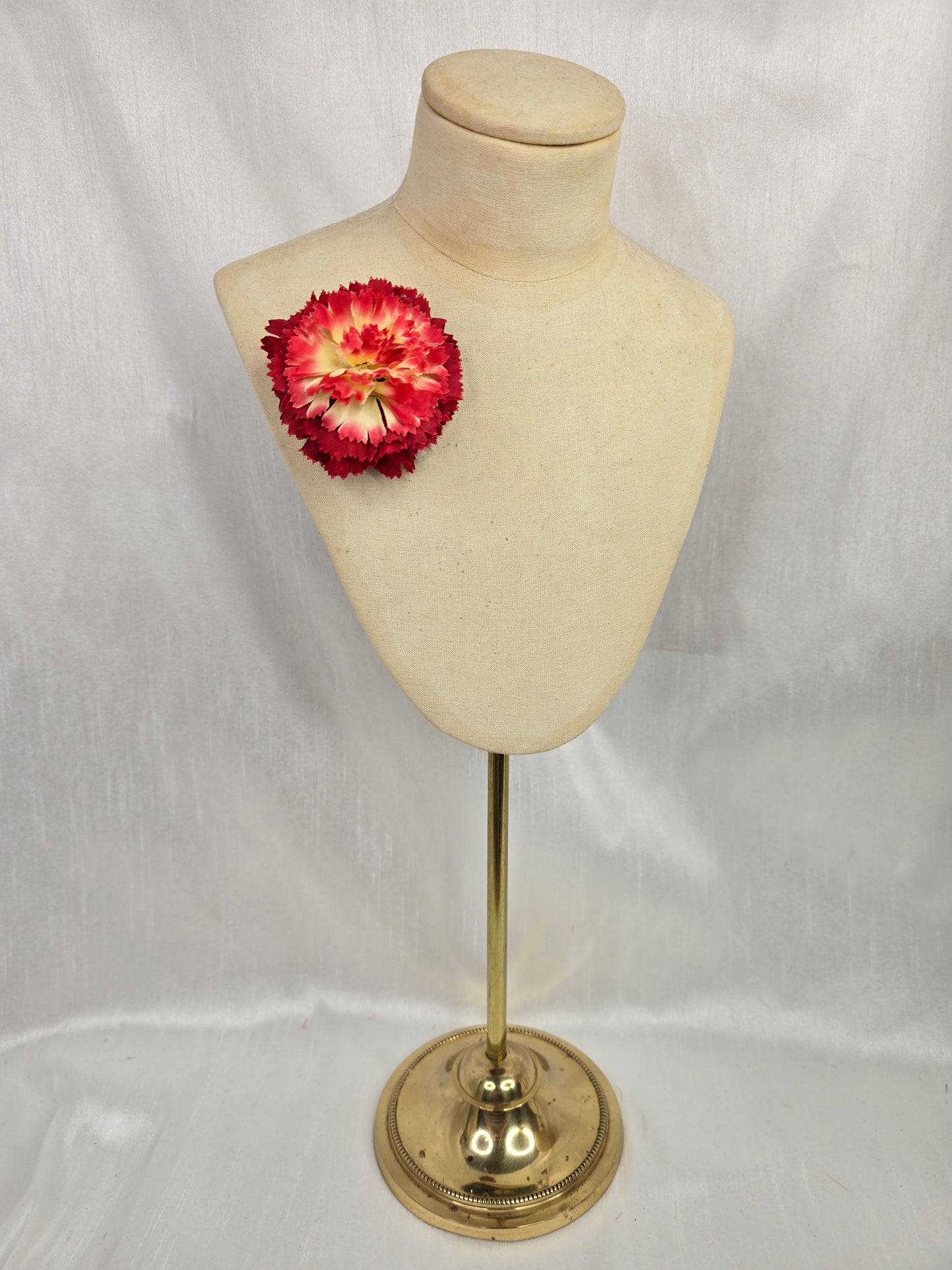 Classic mens red and pale yellow carnation buttonhole/bouttoniere